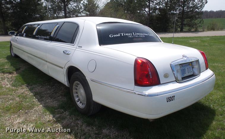 image for item DB6181 1999 Lincoln Town Car Executive limousine