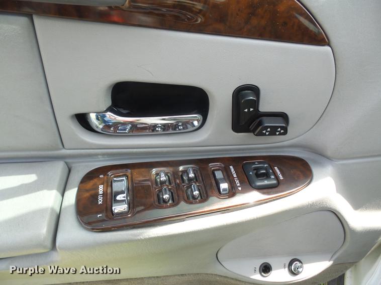 image for item DB6181 1999 Lincoln Town Car Executive limousine