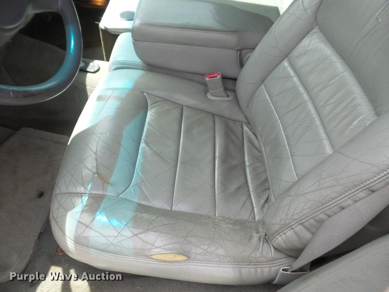 image for item DB6181 1999 Lincoln Town Car Executive limousine