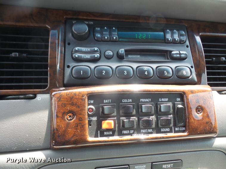 image for item DB6181 1999 Lincoln Town Car Executive limousine