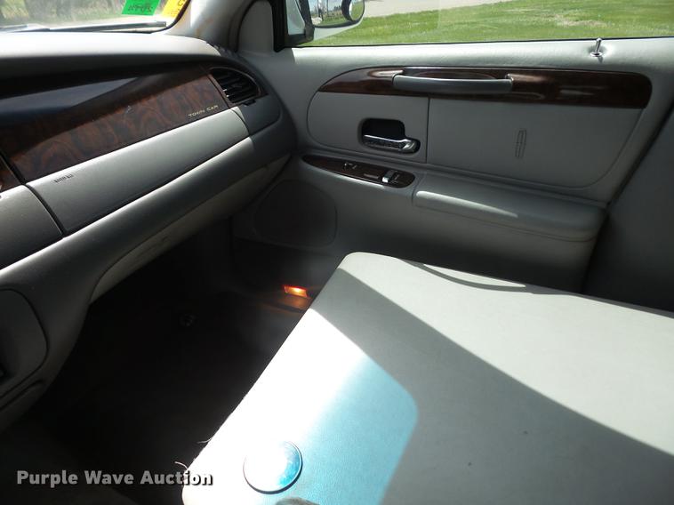 image for item DB6181 1999 Lincoln Town Car Executive limousine