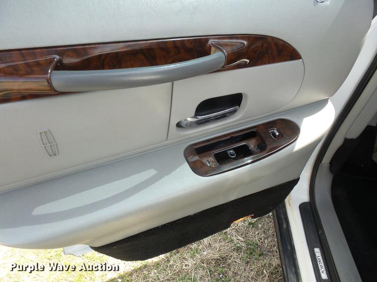 image for item DB6181 1999 Lincoln Town Car Executive limousine