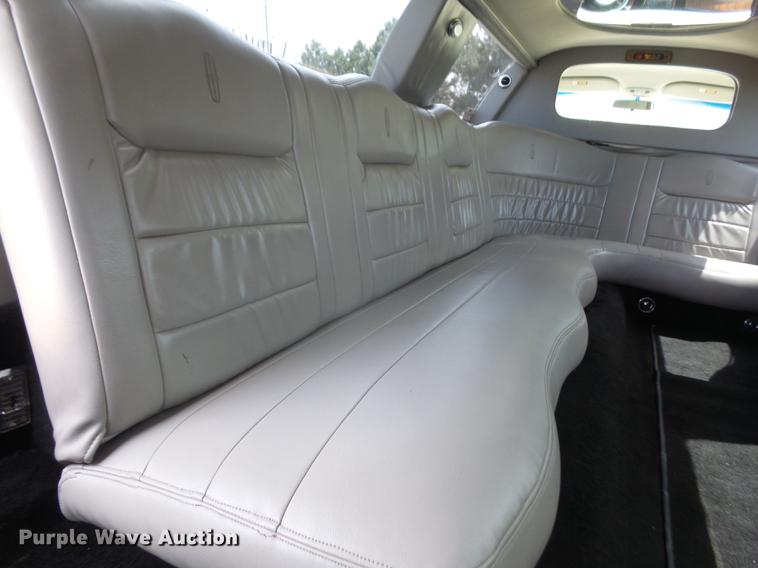 image for item DB6181 1999 Lincoln Town Car Executive limousine