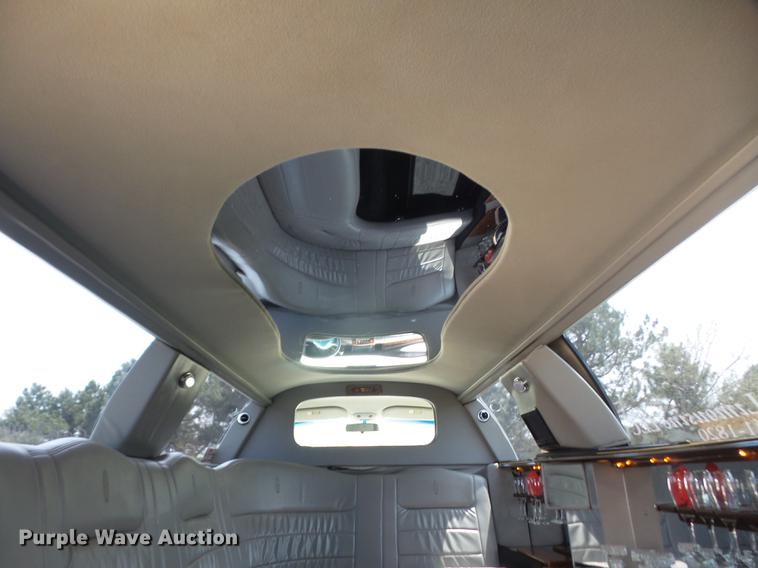 image for item DB6181 1999 Lincoln Town Car Executive limousine