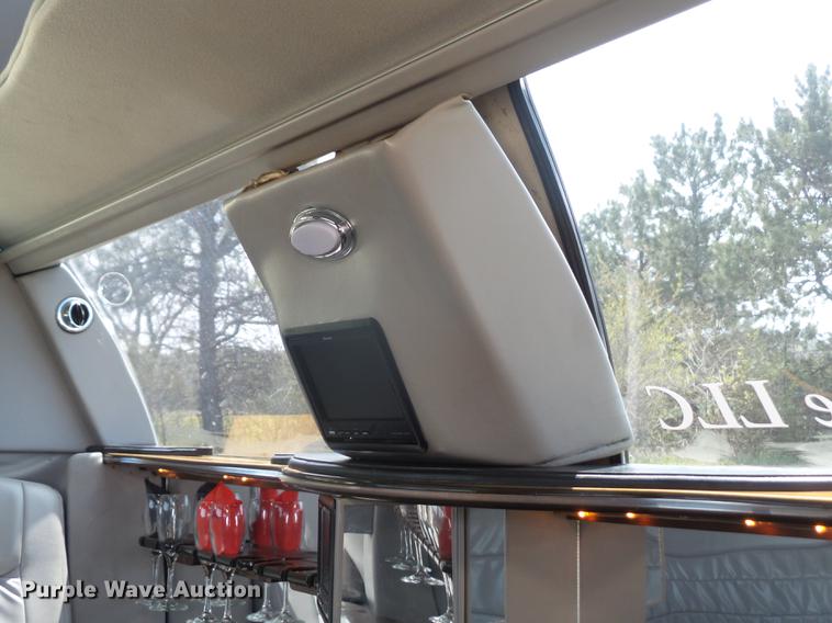 image for item DB6181 1999 Lincoln Town Car Executive limousine
