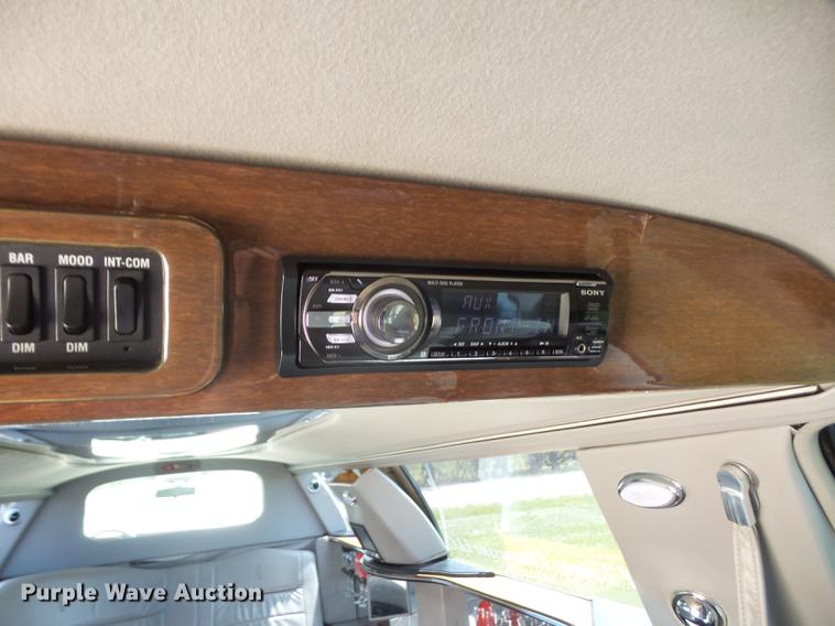 image for item DB6181 1999 Lincoln Town Car Executive limousine