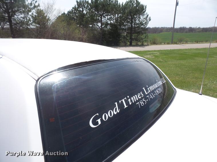 image for item DB6181 1999 Lincoln Town Car Executive limousine