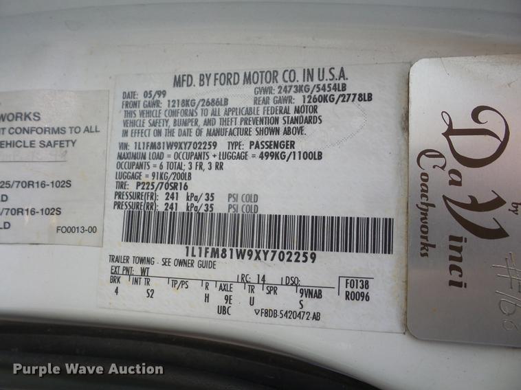 image for item DB6181 1999 Lincoln Town Car Executive limousine