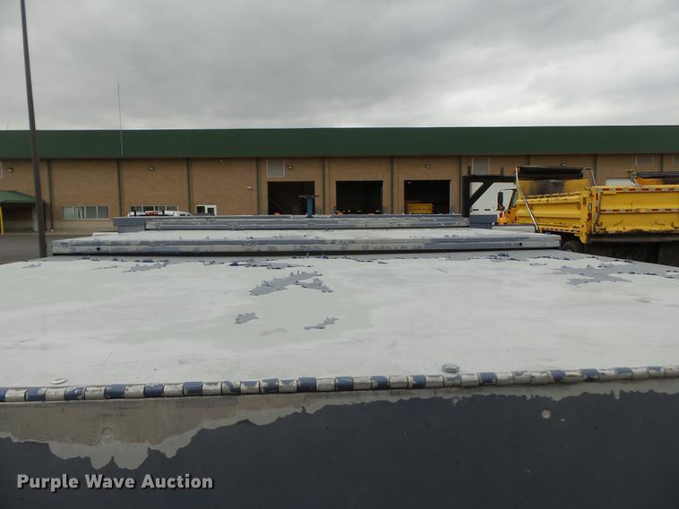 image for item DB7135 1997 Ford F450 Super Duty utility truck