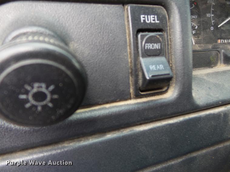 image for item DB7135 1997 Ford F450 Super Duty utility truck