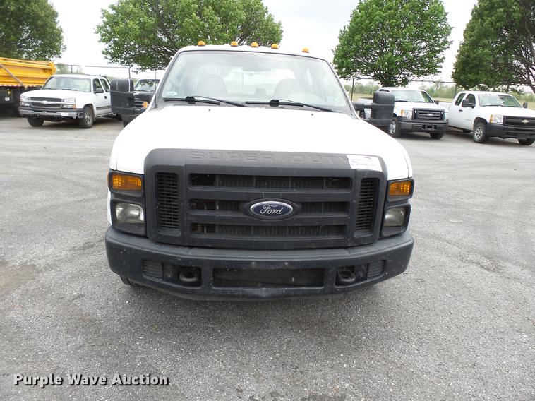 image for item DB7140 2008 Ford F350 Super Duty Crew Cab pickup truck