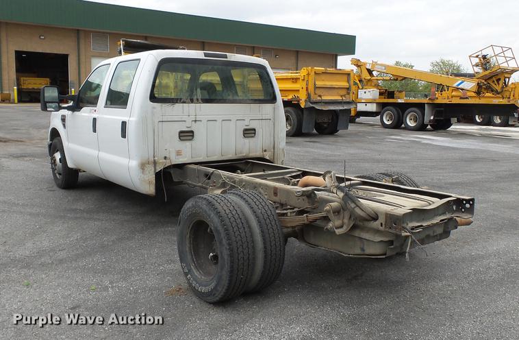 image for item DB7140 2008 Ford F350 Super Duty Crew Cab pickup truck