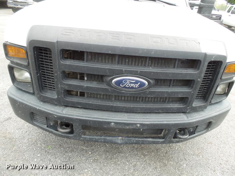 image for item DB7140 2008 Ford F350 Super Duty Crew Cab pickup truck