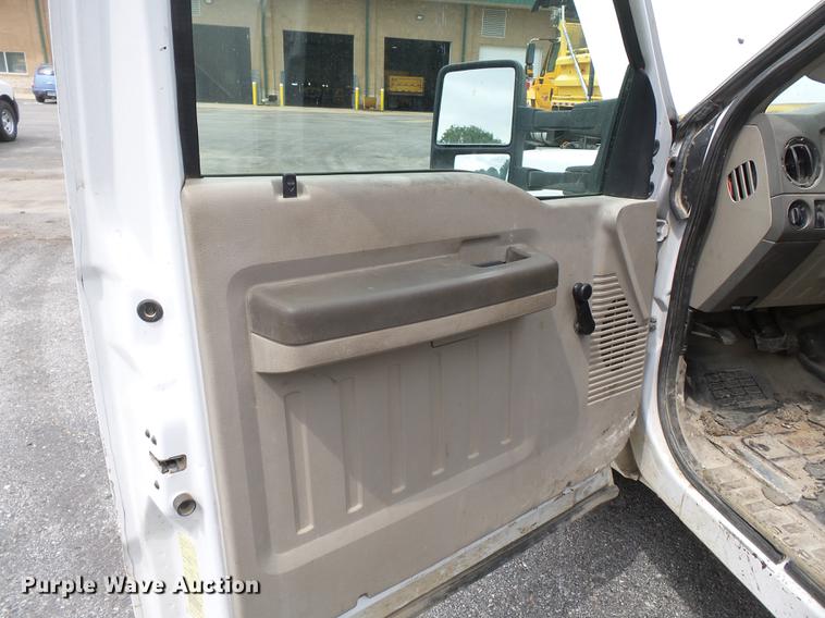 image for item DB7140 2008 Ford F350 Super Duty Crew Cab pickup truck