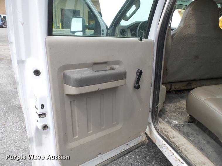 image for item DB7140 2008 Ford F350 Super Duty Crew Cab pickup truck