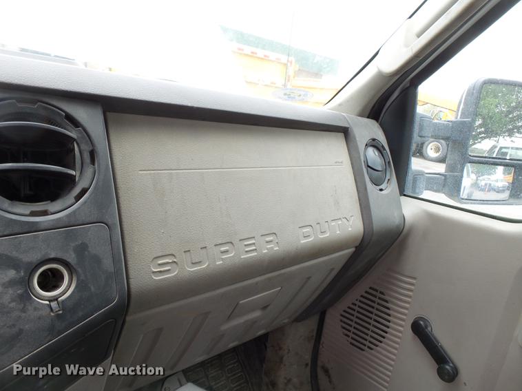 image for item DB7140 2008 Ford F350 Super Duty Crew Cab pickup truck