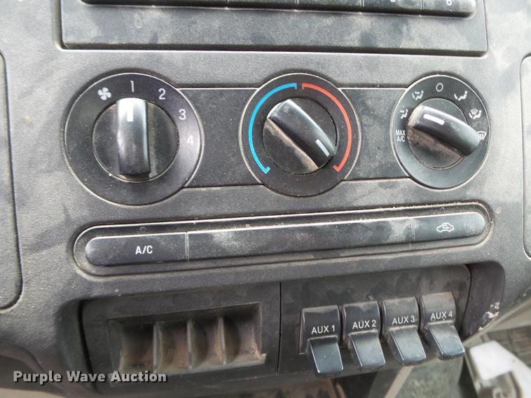 image for item DB7140 2008 Ford F350 Super Duty Crew Cab pickup truck