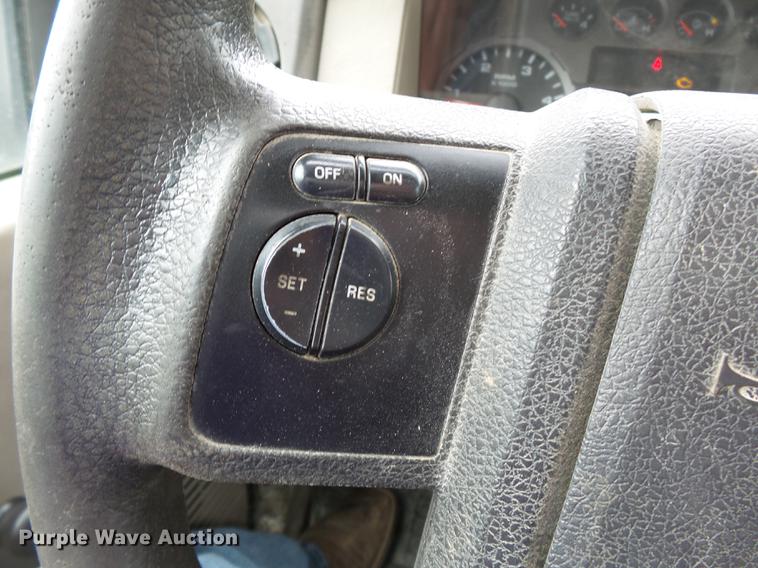 image for item DB7140 2008 Ford F350 Super Duty Crew Cab pickup truck