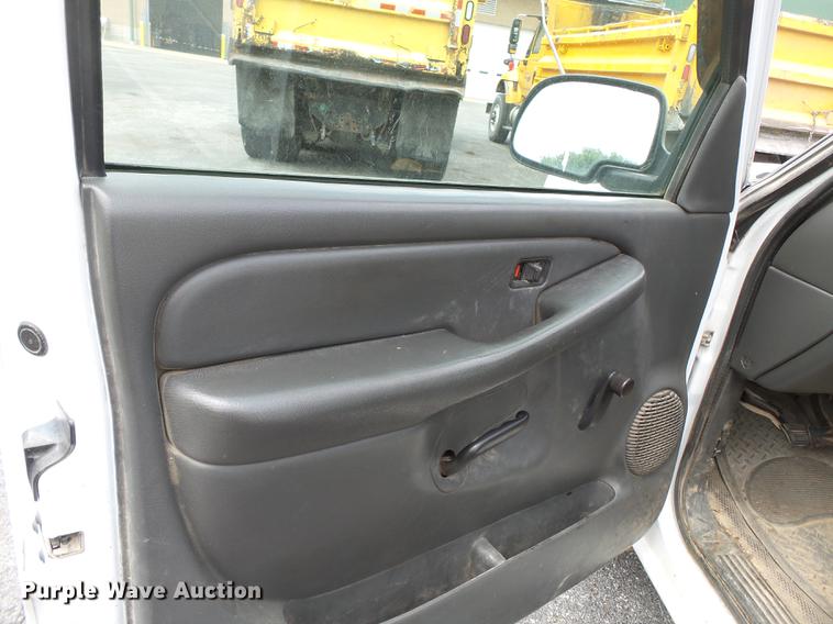 image for item DB7141 2004 Chevrolet Silverado 1500 Ext. Cab pickup truck