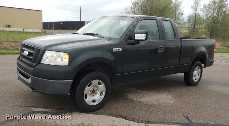 image for item DC0469 2006 Ford F150 XL SuperCab pickup truck