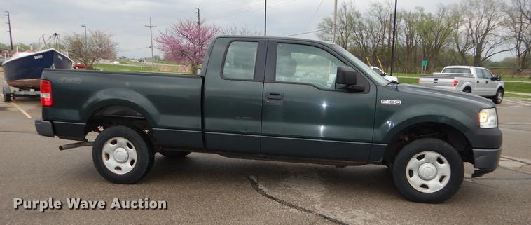 image for item DC0469 2006 Ford F150 XL SuperCab pickup truck