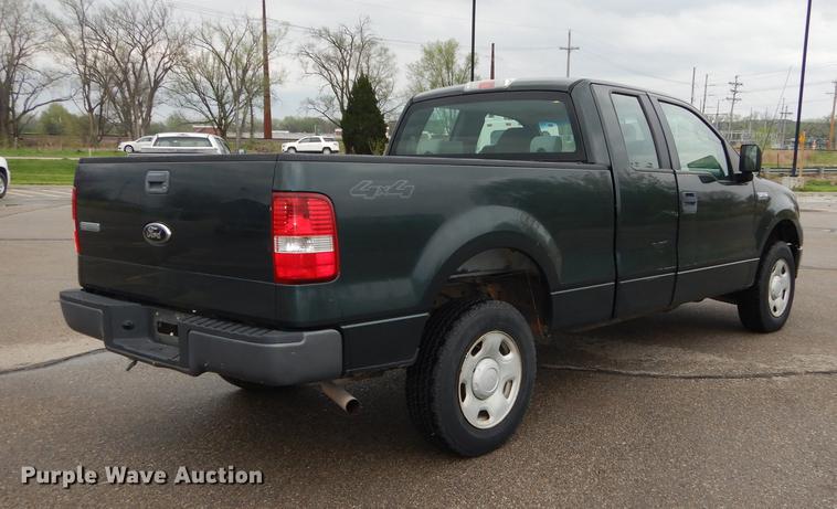 image for item DC0469 2006 Ford F150 XL SuperCab pickup truck