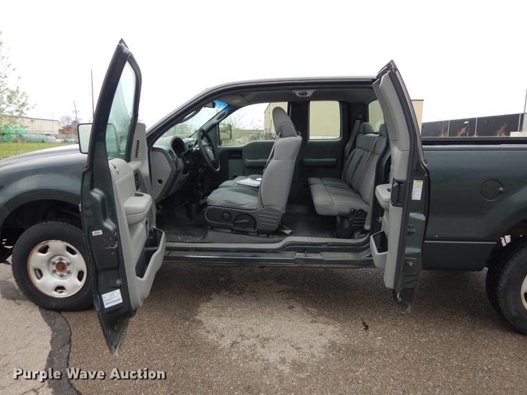 image for item DC0469 2006 Ford F150 XL SuperCab pickup truck