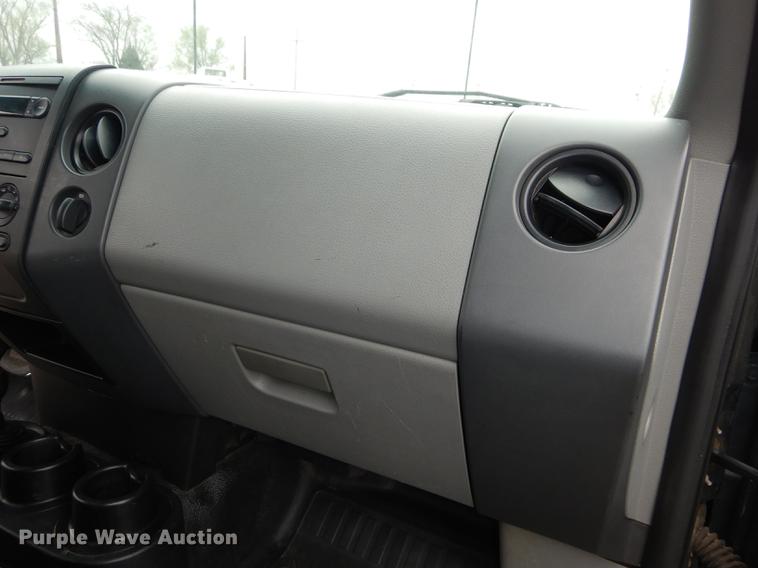 image for item DC0469 2006 Ford F150 XL SuperCab pickup truck