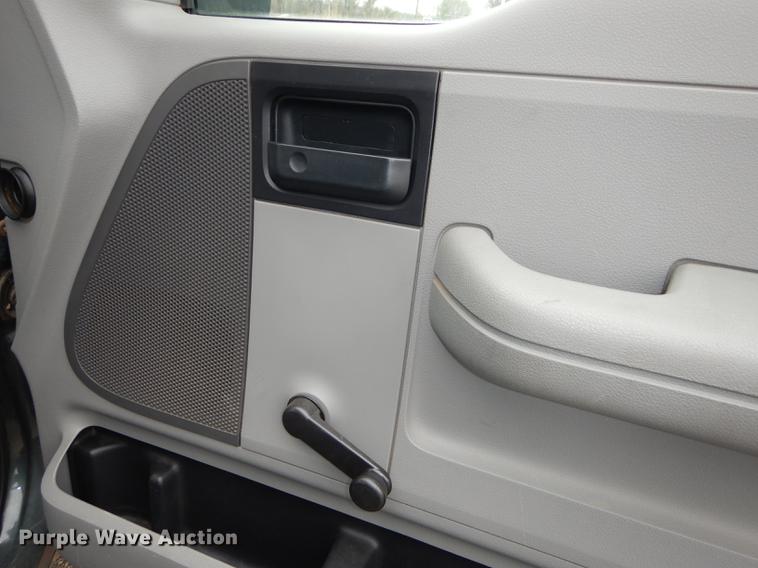 image for item DC0469 2006 Ford F150 XL SuperCab pickup truck