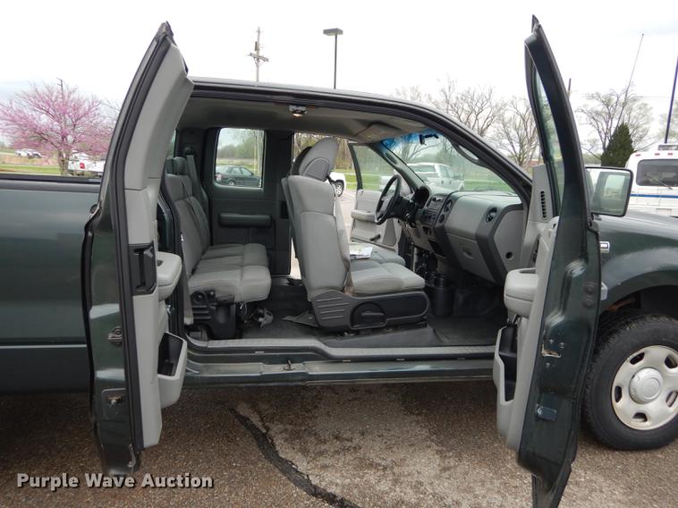 image for item DC0469 2006 Ford F150 XL SuperCab pickup truck