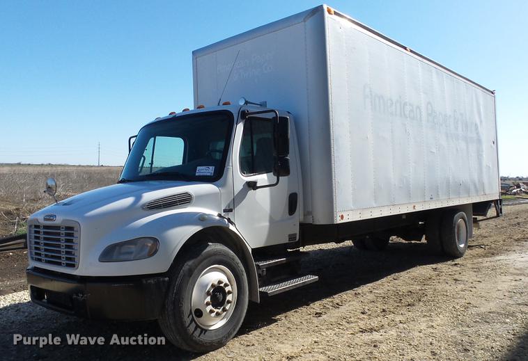 image for item DC3100 2007 Freightliner M2 106 box truck