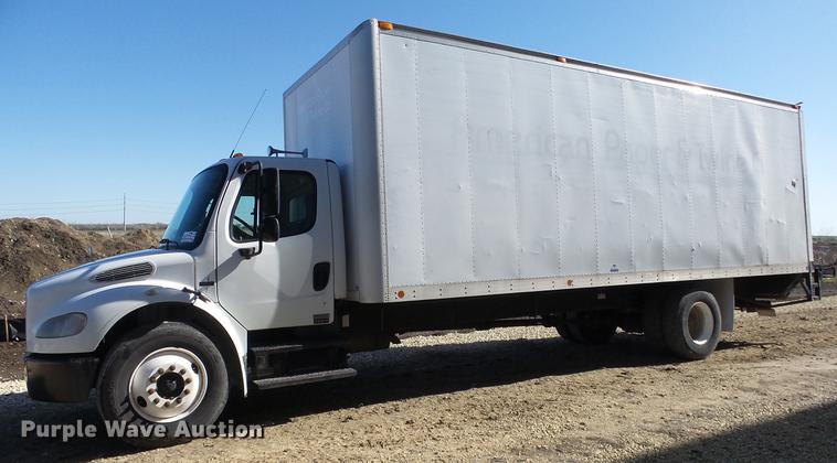 image for item DC3100 2007 Freightliner M2 106 box truck