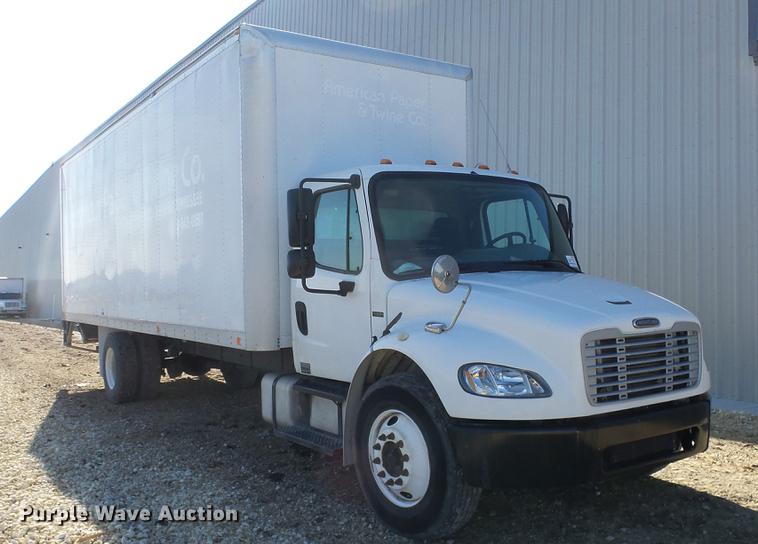 image for item DC3100 2007 Freightliner M2 106 box truck