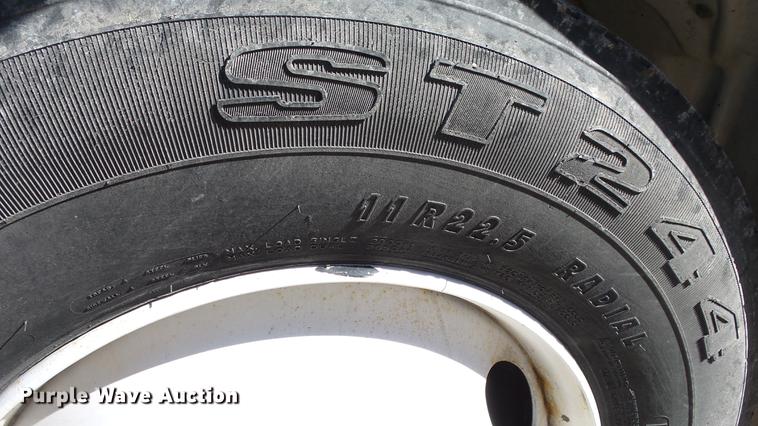 image for item DC3100 2007 Freightliner M2 106 box truck