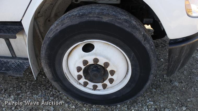 image for item DC3100 2007 Freightliner M2 106 box truck