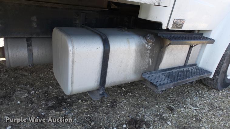 image for item DC3100 2007 Freightliner M2 106 box truck