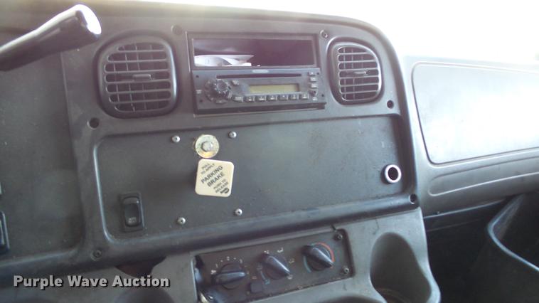 image for item DC3100 2007 Freightliner M2 106 box truck