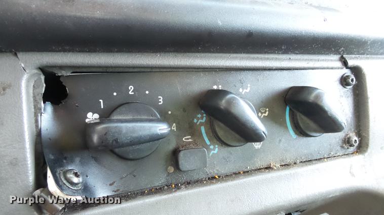 image for item DC3100 2007 Freightliner M2 106 box truck