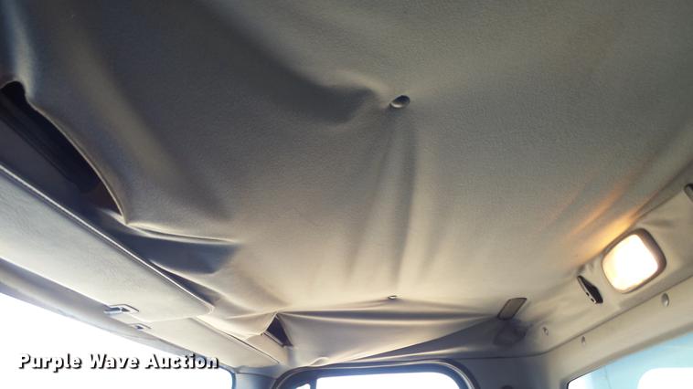 image for item DC3100 2007 Freightliner M2 106 box truck