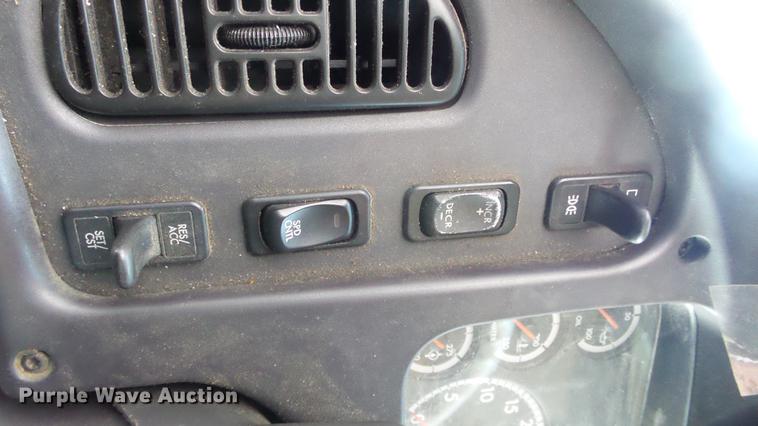 image for item DC3100 2007 Freightliner M2 106 box truck