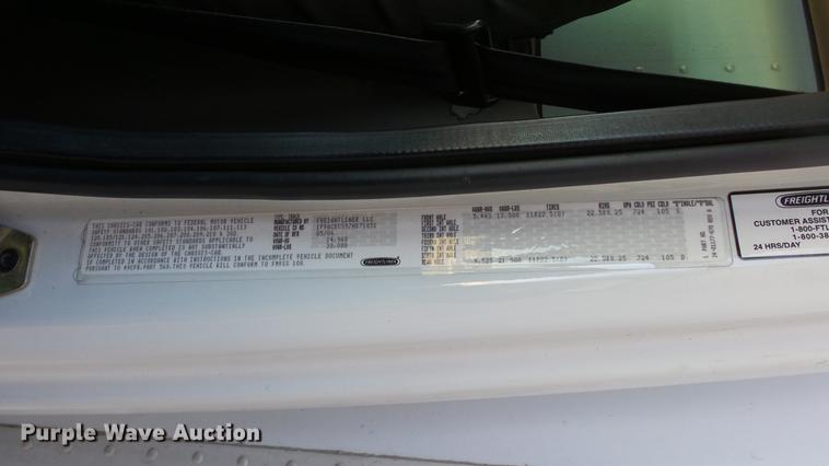 image for item DC3100 2007 Freightliner M2 106 box truck