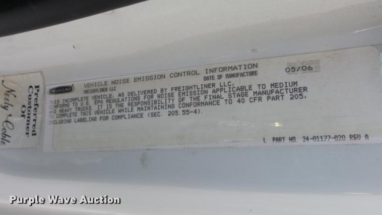 image for item DC3100 2007 Freightliner M2 106 box truck