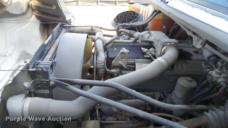 image for item DC3100 2007 Freightliner M2 106 box truck