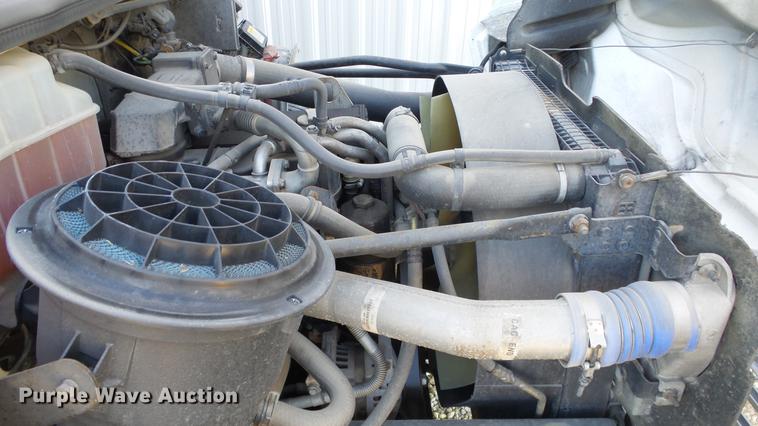 image for item DC3100 2007 Freightliner M2 106 box truck