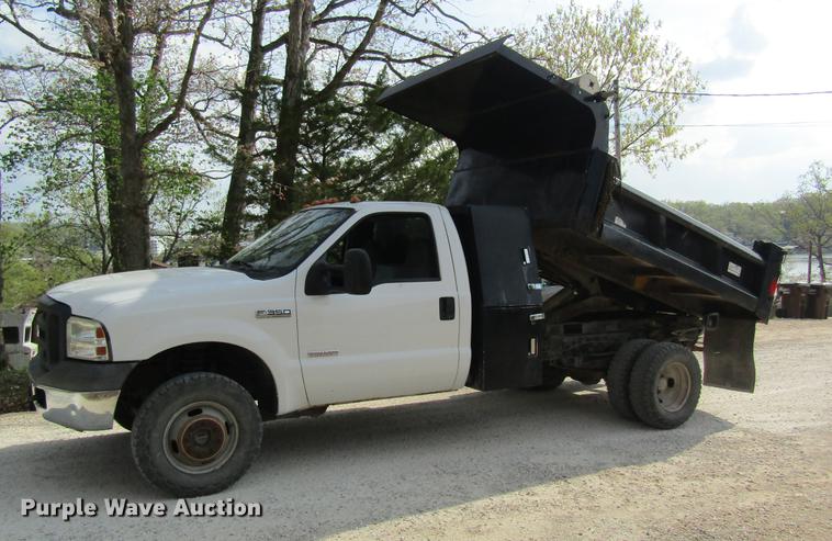 image for item DC4253 2006 Ford F350 Super Duty flatbed pickup truck