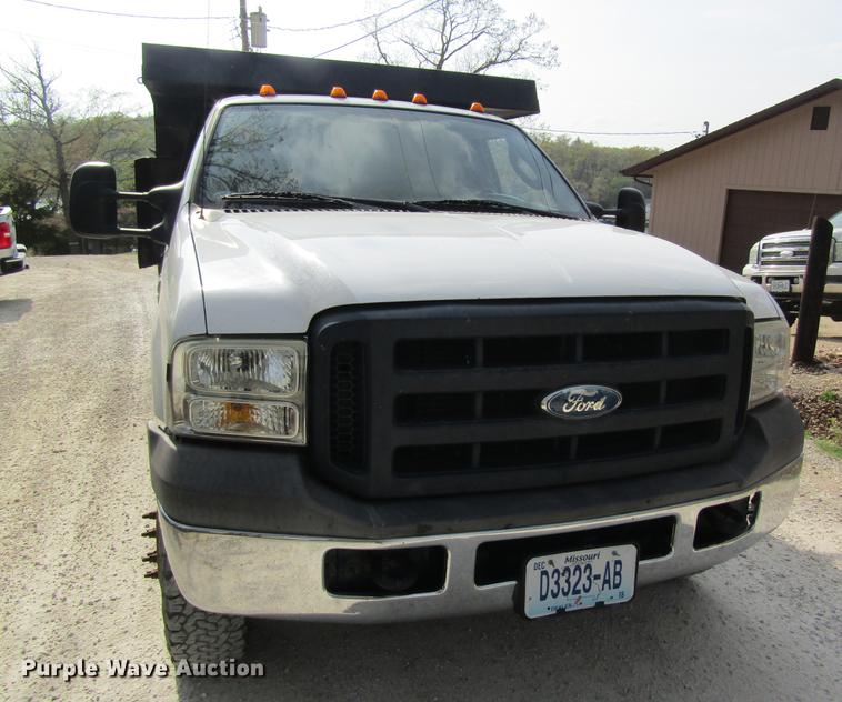 image for item DC4253 2006 Ford F350 Super Duty flatbed pickup truck