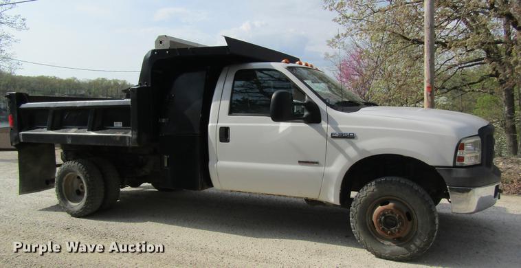 image for item DC4253 2006 Ford F350 Super Duty flatbed pickup truck