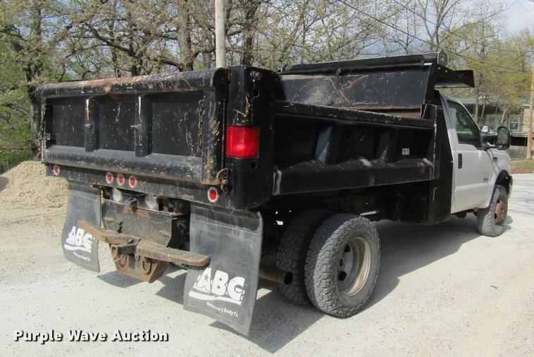 image for item DC4253 2006 Ford F350 Super Duty flatbed pickup truck