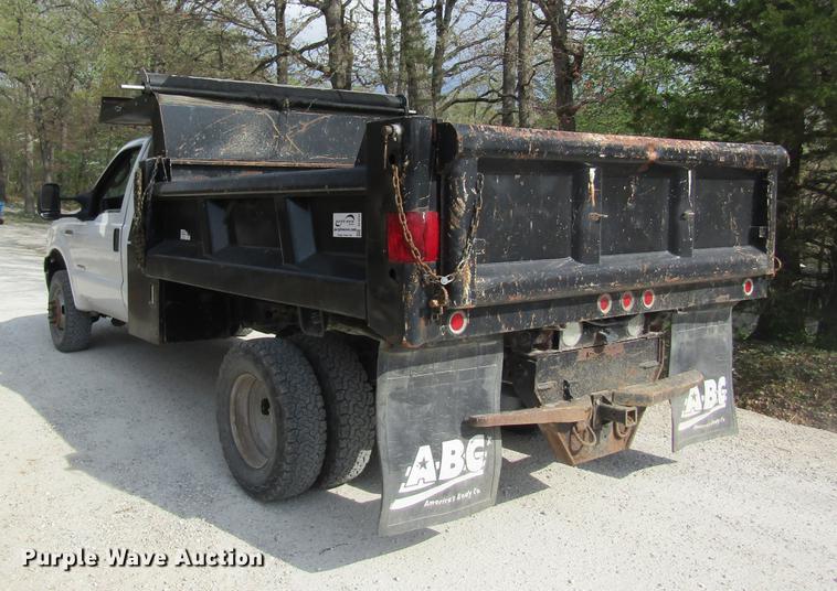 image for item DC4253 2006 Ford F350 Super Duty flatbed pickup truck