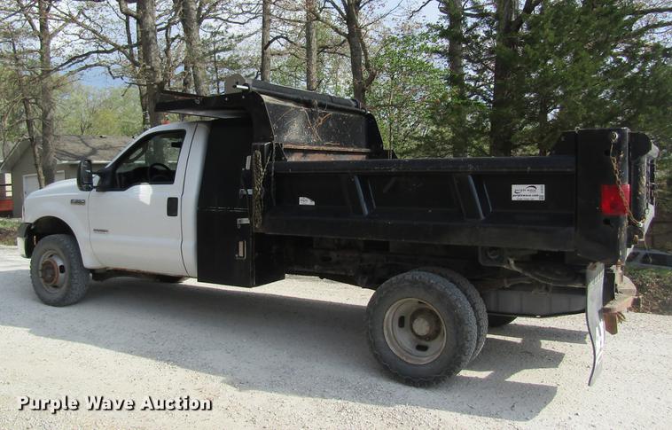 image for item DC4253 2006 Ford F350 Super Duty flatbed pickup truck